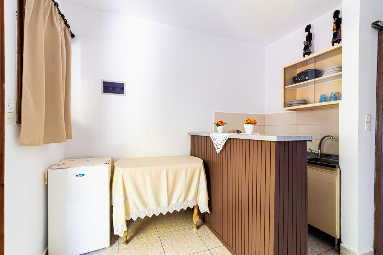 Lions Apartments Poros Town Exterior foto